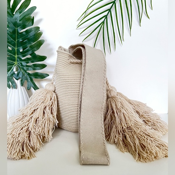 Beige Cream Handwoven Tassel Bucket Bag - Mochila Crossbody Bag - Trendy Bag - Picture 1 of 10